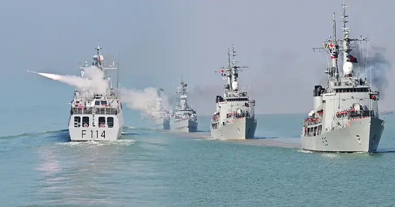 বাংলাদেশ নৌবাহিনীর মহড়া ও ক্ষেপণাস্ত্র উৎক্ষেপণ